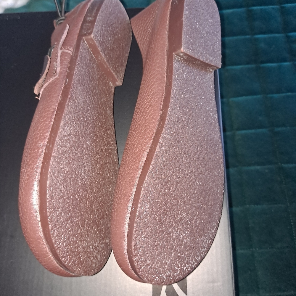 SHOES - Picture 3 of 5